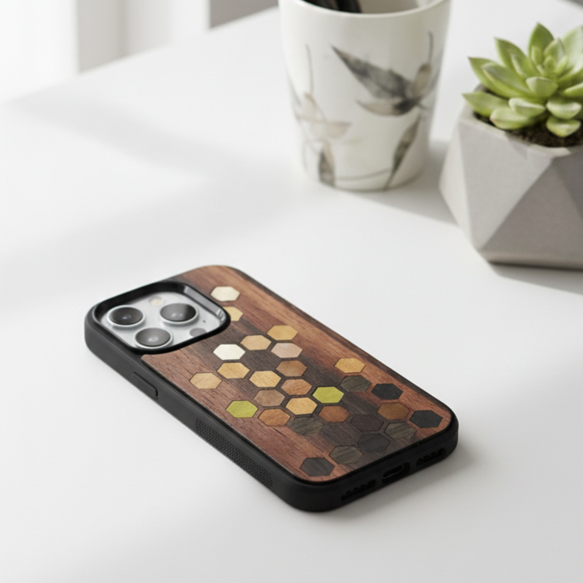 hexagon-pattern-phone-case-on-white-table